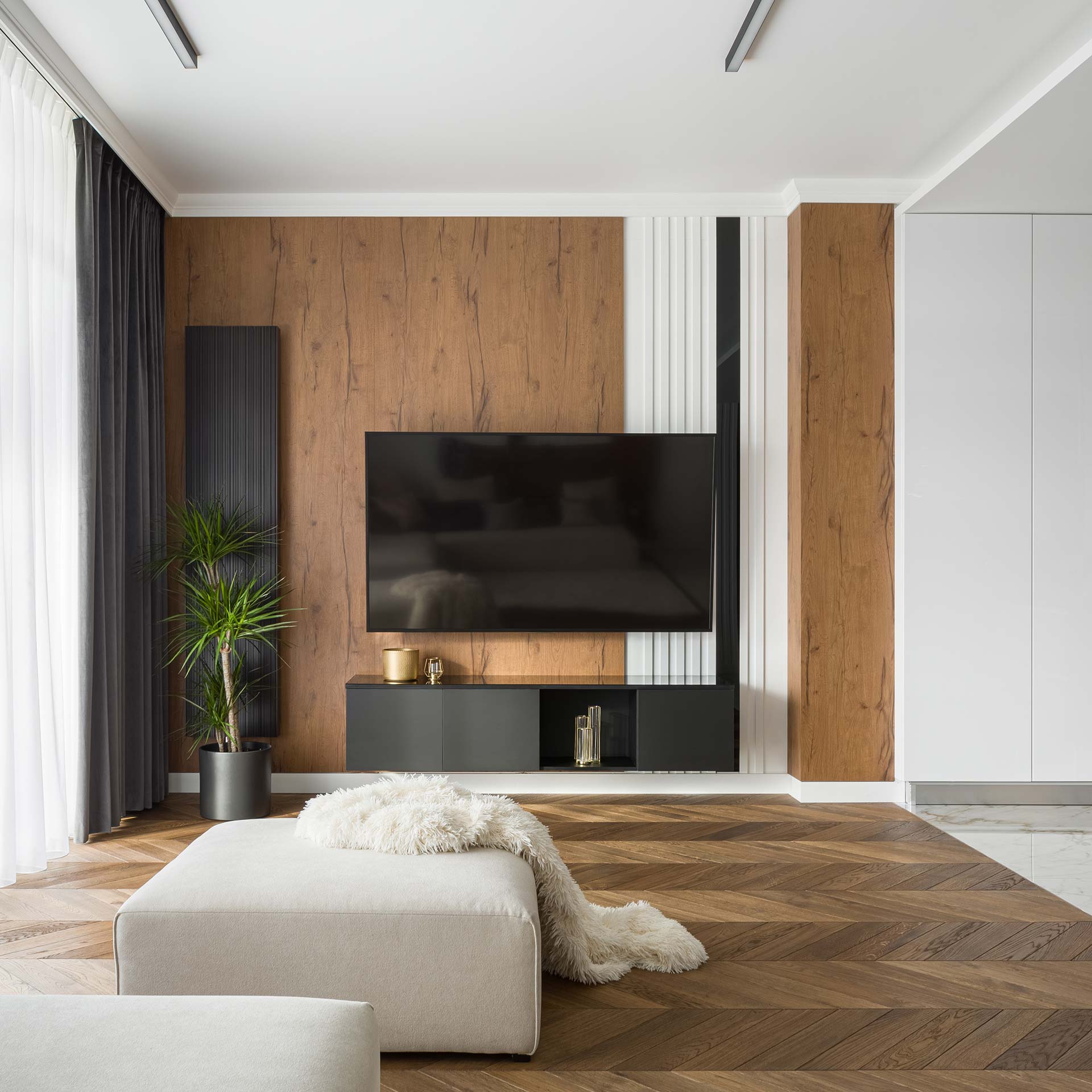 Hochwertige Holzpaneel-Wandverkleidung für Arbeitszimme Detailaufnahme einer hochwertigen Holzpaneel-Wandverkleidung in einem Arbeitszimmer